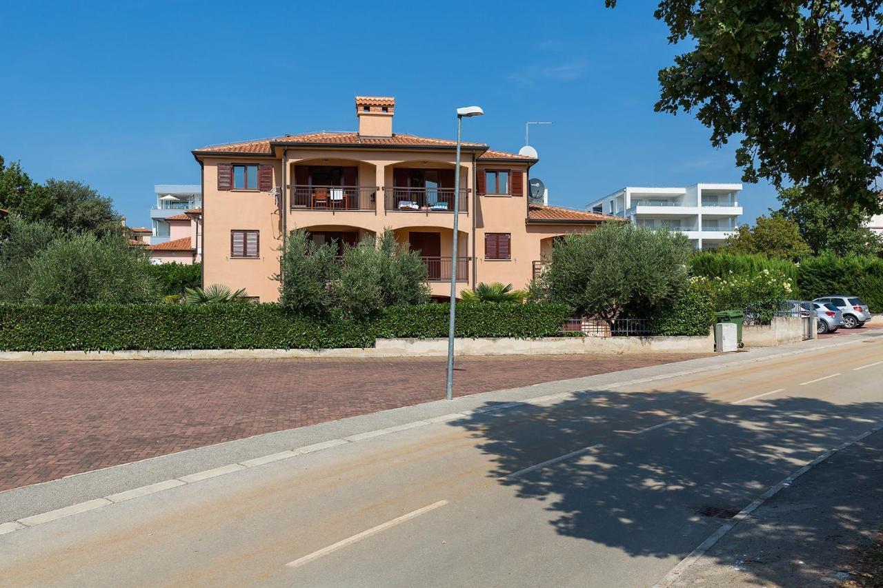 Apartments With A Swimming Pool Novigrad - 7078 Zewnętrze zdjęcie