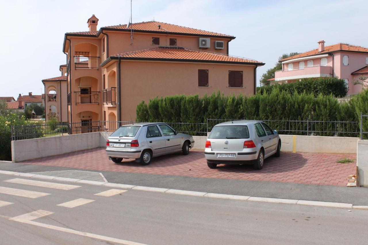Apartments With A Swimming Pool Novigrad - 7078 Zewnętrze zdjęcie