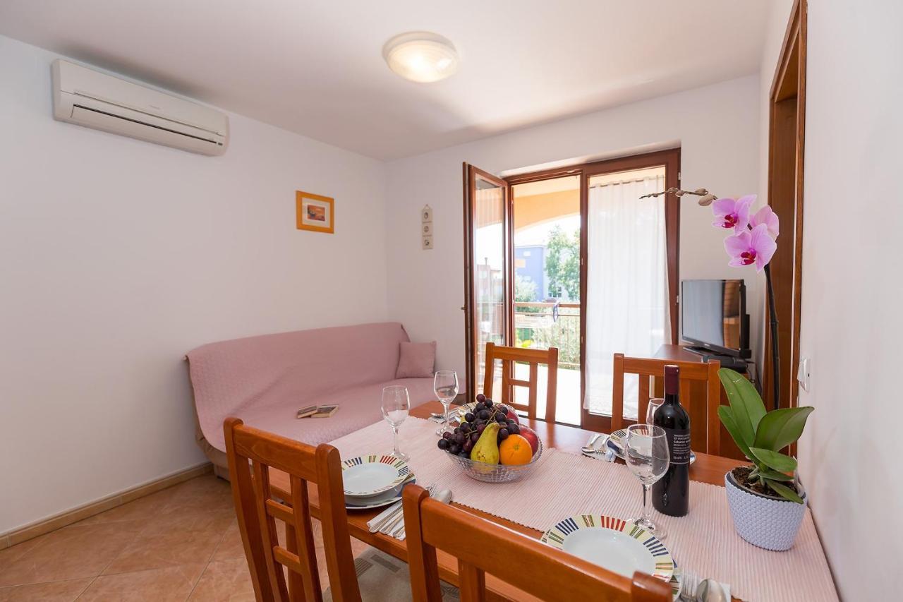 Apartments With A Swimming Pool Novigrad - 7078 Zewnętrze zdjęcie