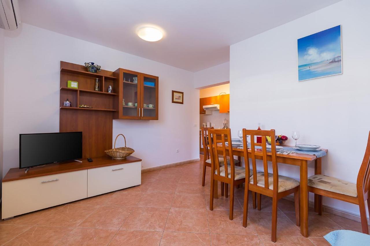 Apartments With A Swimming Pool Novigrad - 7078 Zewnętrze zdjęcie